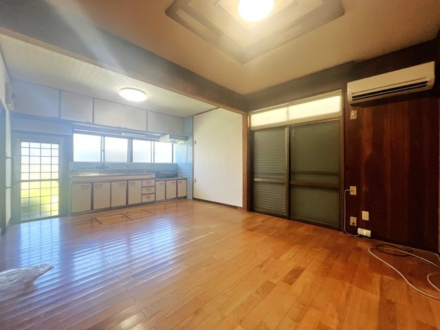 北長柄町貸家の居間・リビング