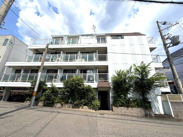 ライフピアモア六甲の外観