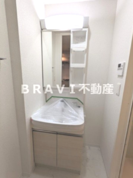 プランドール大手前レジデンス　BRAVI不動産の独立洗面台|【プランドール大手前レジデンス】独立洗面台、朝の身支度には欠かせません