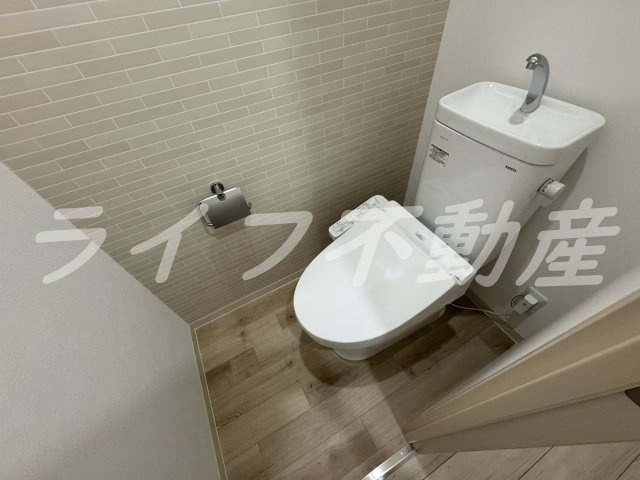 フジパレス鴻池新田駅北のトイレ|落ち着いた色調のトイレです