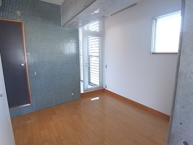 西宮市高木東町の賃貸マンションの居間・リビング