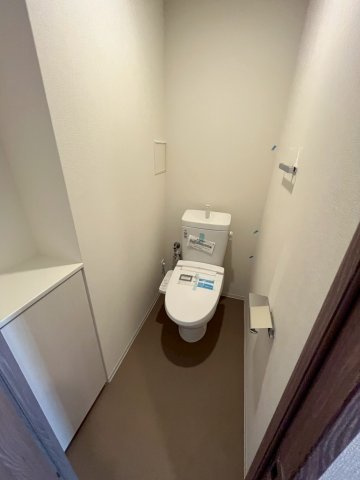 西宮市中前田町の賃貸マンションのトイレ