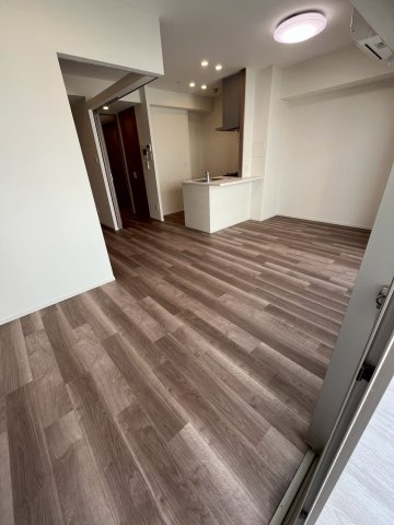 西宮市中前田町の賃貸マンションの居間・リビング