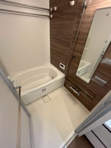 西宮市中前田町の賃貸マンションの浴室