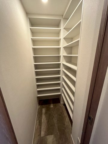 西宮市中前田町の賃貸マンションの玄関