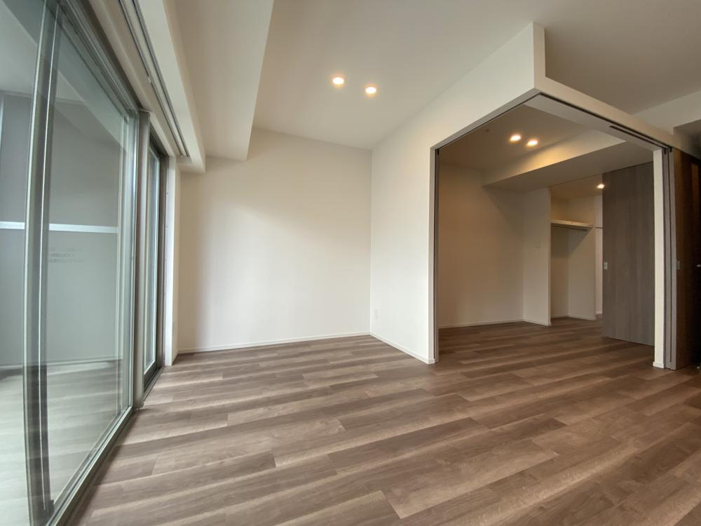 西宮市中前田町の賃貸マンションの居間・リビング