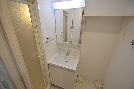 神戸市中央区加納町３丁目の賃貸マンションの洗面所