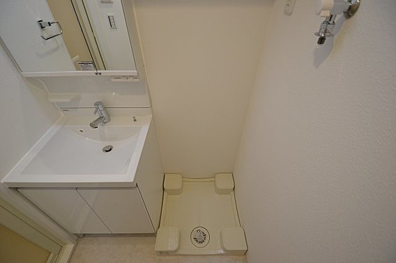 神戸市中央区加納町３丁目の賃貸マンションの洗面所