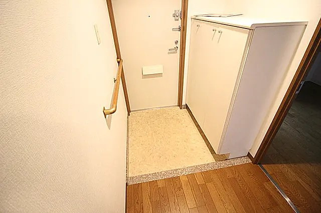 ハイツ本山の玄関