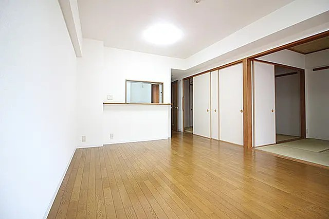 ハイツ本山の居間・リビング