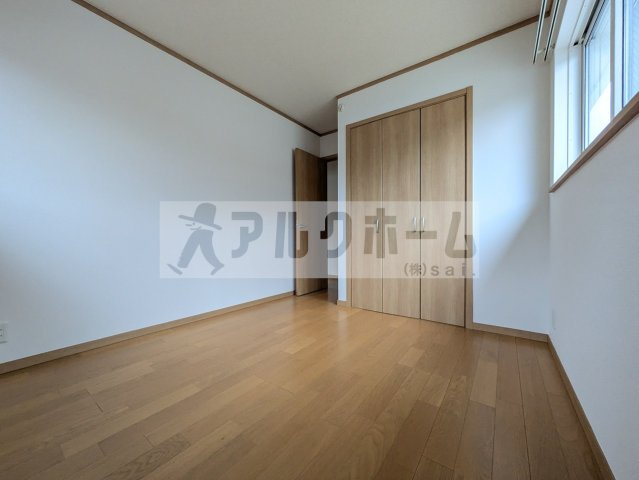 国分本町3丁目3LDK一戸建ての洋室