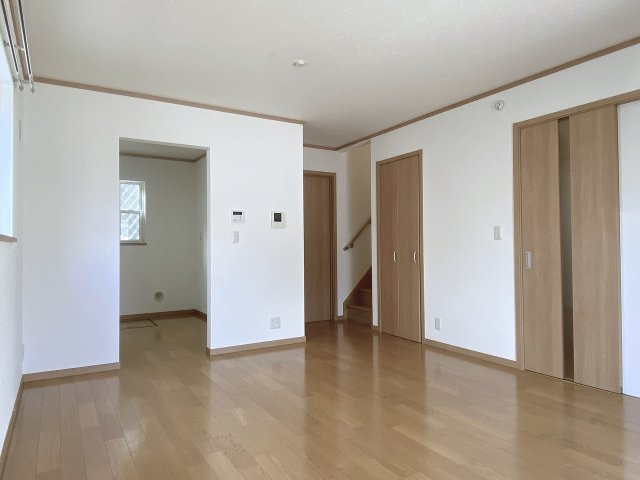 国分本町3丁目3LDK一戸建ての居間・リビング