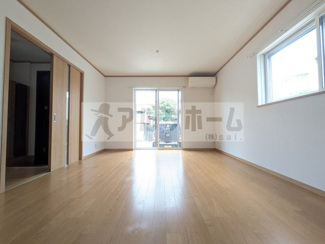 国分本町3丁目3LDK一戸建ての居間・リビング