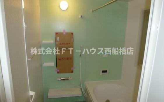 レジデンス新井の浴室