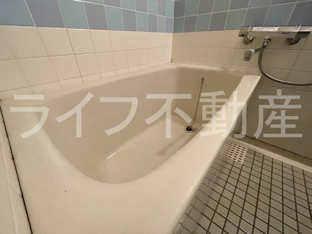 ラ・ボアコートIN花園の浴室|お風呂です