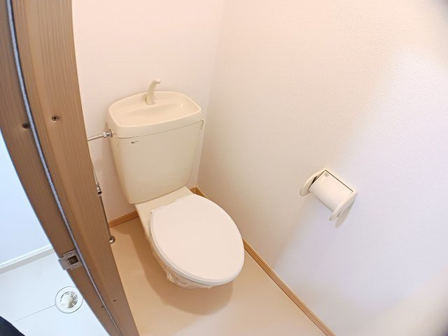 ラフィーネ生駒　（西松ヶ丘）のトイレ|落ち着いた色調のトイレです