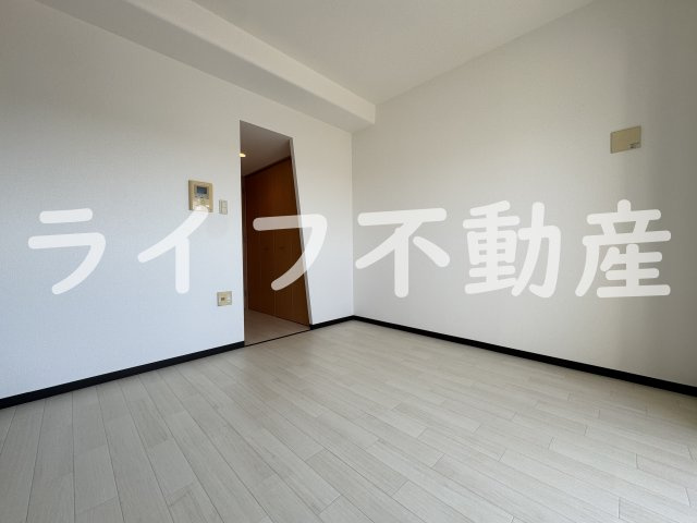 プラディオ徳庵セレニテの居間・リビング|こちらのリビングで趣味の時間をお楽しみください