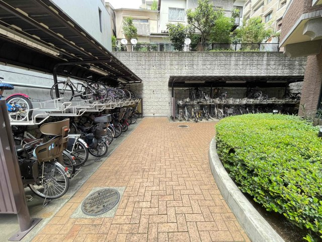 ファミールコート白金タワーズの駐輪場