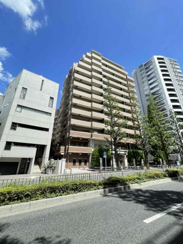 ファミールコート白金タワーズの外観
