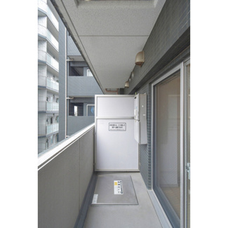 【バルコニー】 | ISM谷町六丁目 | 外からの目が気にならないバルコニーで洗濯物が干せます