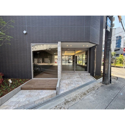 【エントランス】 | ArtizA京橋WEST | 清潔なエントランスです