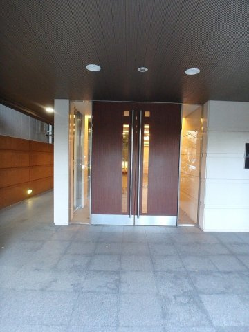 アーデン神保町のエントランス