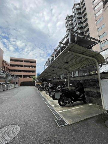 コスモ西大島ロイヤルフォルムの駐輪場