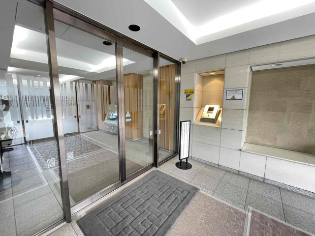 コスモ西大島ロイヤルフォルムのエントランス