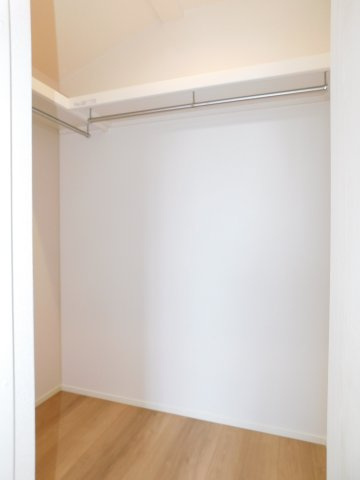 名古屋市昭和区伊勝町１丁目の新築一戸建の収納|◇ウォークインクローゼット◇　　家族の洋服や大きな荷物が大容量収納できます！