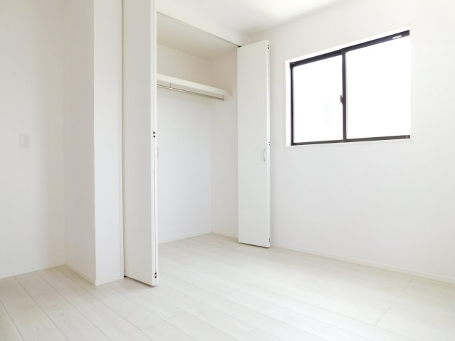 名古屋市昭和区伊勝町１丁目の新築一戸建の洋室|◇２階洋室◇　　明るい洋室５．９帖　全居室収納完備♪　