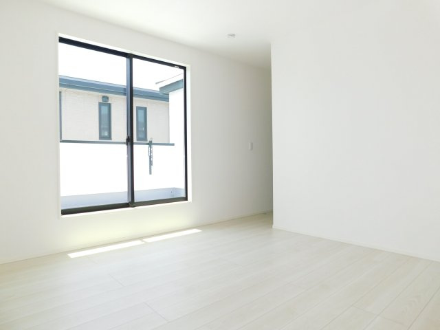 名古屋市昭和区伊勝町１丁目の新築一戸建の洋室|◇２階洋室◇　　南面で明るい洋室８．４帖　ウォークインクローゼット完備♪　バルコニー付き！