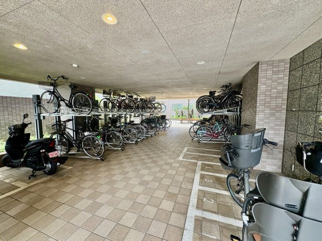 南葛西グリーンホームズⅡ（２階部分）／仲介手数料無料／新規フルリノベーションの駐輪場