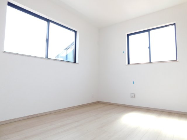 北名古屋市片場八瀬の木の新築一戸建の洋室|◇洋室◇　　南面で明るい洋室約６．０帖　全居室収納完備♪　