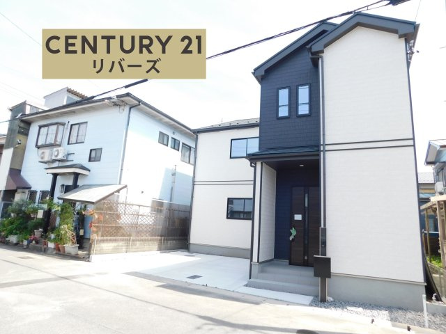 北名古屋市片場八瀬の木の新築一戸建の前面道路含む現地写真|☆限定１棟☆　　新価格！！いつでも見学できます♪（お問合せ当日、平日、水曜、夜間でもＯＫ）　長期優良住宅♪　前面道路８ｍ！　駐車並列２台ＯＫ！　南面に人工芝の庭付き！　大型パントリー付きＬＤＫ♪