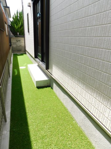北名古屋市片場八瀬の木の新築一戸建の庭|◇庭◇　　人工芝の庭付き♪　