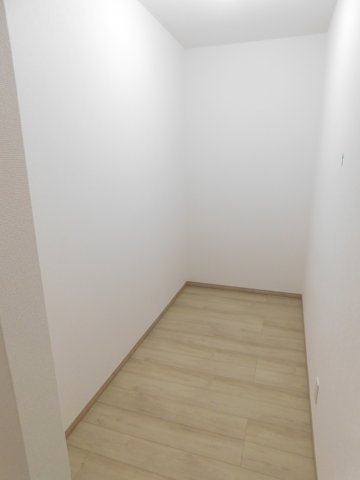 北名古屋市片場八瀬の木の新築一戸建の収納|◇パントリー◇　　食料品やキッチン用品など大容量収納できる大型パントリー完備！