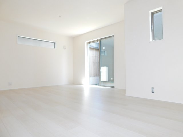 北名古屋市片場白山の新築一戸建の居間・リビング|◇リビング◇　　南面で明るいリビング１７．２帖　心地の良い開放的な空間♪