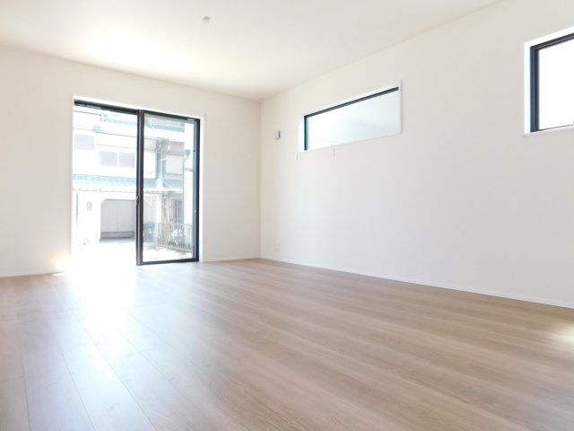 北名古屋市片場白山の新築一戸建の居間・リビング|◇リビング◇　　南面で明るいリビング１５．７帖　家族が集まってもゆとりのある空間♪