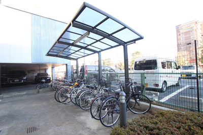 屋根付きの駐輪場