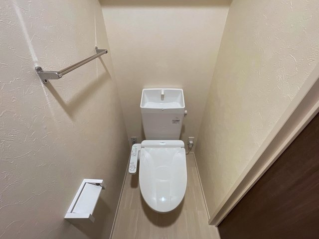 レイロックのトイレ|温水洗浄便座付きトイレです。