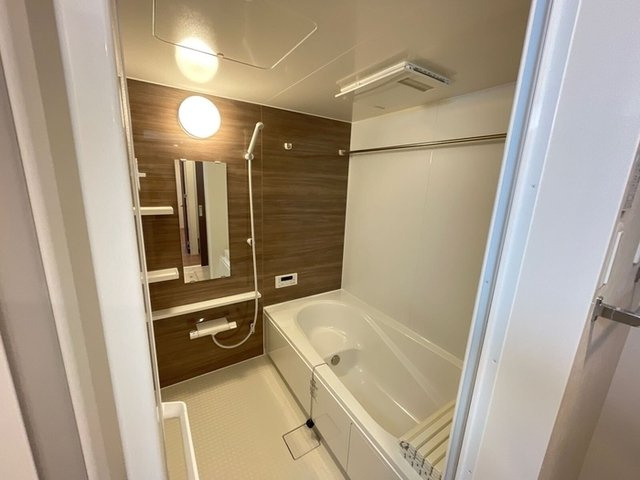 レイロックの浴室|浴室換気乾燥機付き一坪タイプの浴槽です。