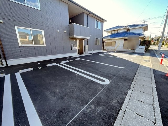 レイロックの駐車場|駐車場