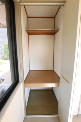 洋室4.5帖のお部屋の収納です