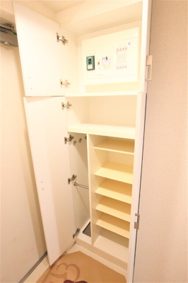 玄関　下駄箱