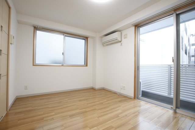★南向きバルコニーに面した洋室6.7帖★