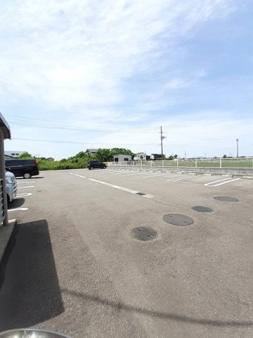 サニーフラットＤの駐車場
