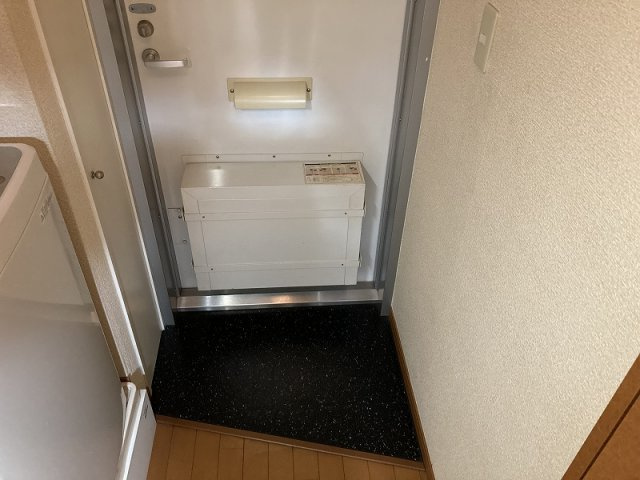 レオパレス錦の玄関
