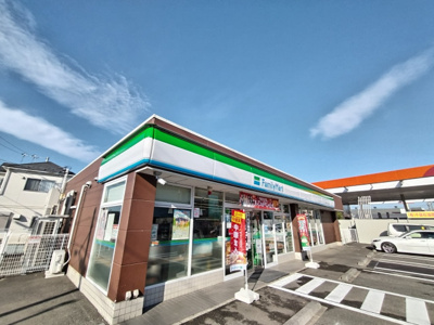 ファミリーマート 泉かまくらみち店まで450ｍ