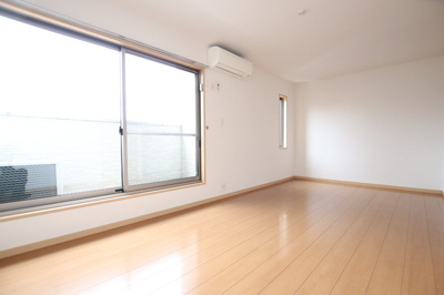 洋室９帖　各部屋にエアコン付き
