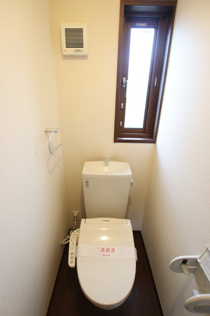 窓付きトイレ